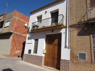 Casa adossada  Carrer baixada de carpesa. Ocupado no se puede visitar ni hipotecar