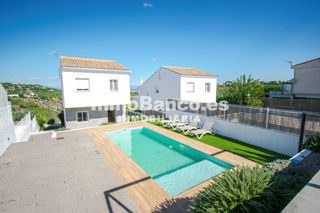 Chalet à Carrer illes columbretes 4. Chalet independiente , perfecto para entrar a vivir , sin reform