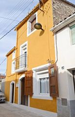 Towny house in Carrer baix, 22. Casa pareada con 5 habitaciones amueblada con parking y vistas a