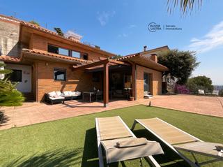 Haus in Corbera de Llobregat. Gran calidad de construcción, casa para entrar a vivir!