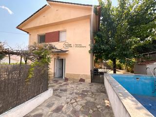 Casa a Sant Andreu de la Barca. Casa en zona la colònia cerca a la avda constitución