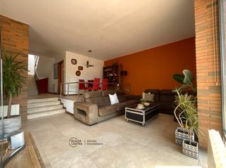 Haus  Via de l'esport 30. Gran calidad de construcción, casa para entrar a vivir!