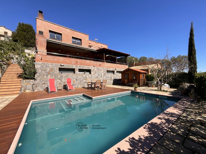 Foto 1772ca7f-c38b-4e2a-bed2-dd15869d7036. Casa amb calefacció aparcament piscina a Corbera de Llobregat