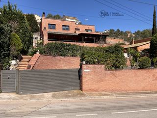 Maison à Corbera de Llobregat. Única y exclusiva casa con piscina!!