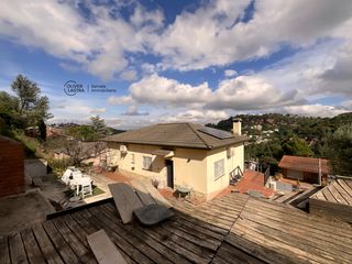 Casa in Corbera de Llobregat. Reformada opción 2 familias