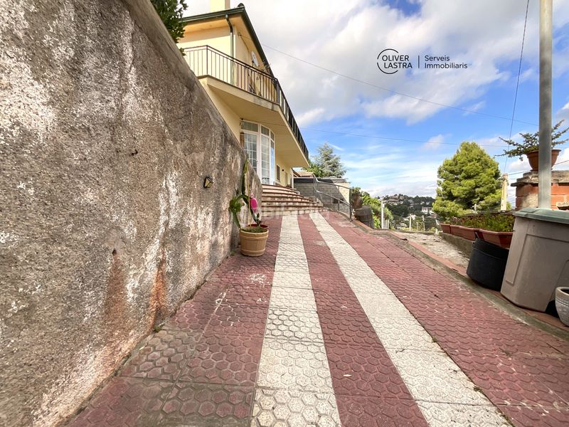 Foto 130aa60f-b87b-4adb-8106-0e1e662d72f7. Casa a Corbera de Llobregat