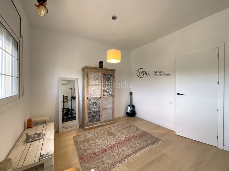 Foto ee9638ad-cd2a-46f1-ab99-3b4c0563eeb1. Casa a Corbera de Llobregat