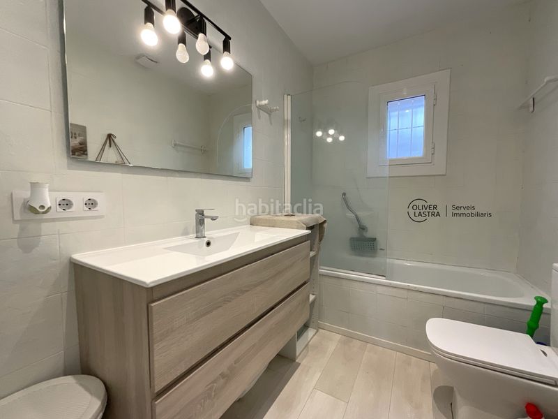 Foto f42be754-0737-48d2-bd8a-3782d2290694. Casa a Corbera de Llobregat