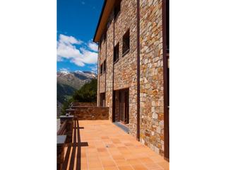 Casa adossada a El Forn-Prats-Meritxell. Casa adosada de 249m2 en plena naturaleza, el forn de canillo