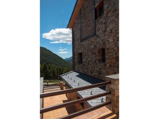 Casa adossada a El Forn-Prats-Meritxell. Adosada de 320m2 en plena naturaleza, el forn de canillo