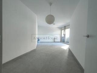 Miete Etagenwohnung  N/a. Piso en alquiler en el centro de escaldes, 3 habitaciones, 2 bañ