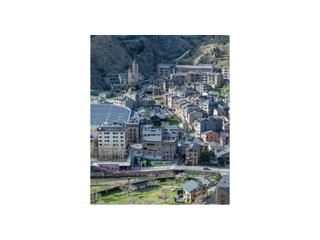 Alquiler Piso  N/a. Piso de 3 dormitorios, amueblado y equipado y con plaza de parki