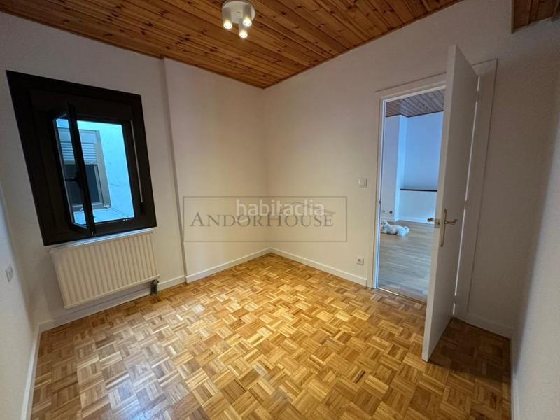 Foto c30d3406-79a0-42ad-a60a-be50cbf2f718. Lloguer pis amb aparcament a Encamp Encamp