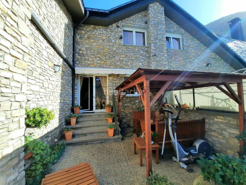 Foto f15ad2f7-8ad2-468a-8610-b6931f0ace76. Casa adossada amb aparcament a Els Vilars d´Engordany Escaldes-Engordany