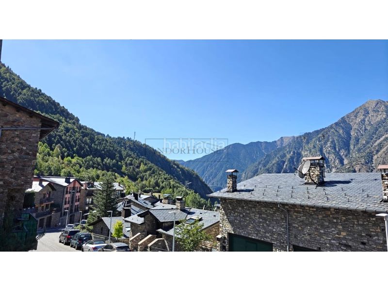 Foto fc822d2a-6e4e-4f09-9372-0024e6653baf. Rent semi detached house with parking in Engolasters Escaldes-Engordany