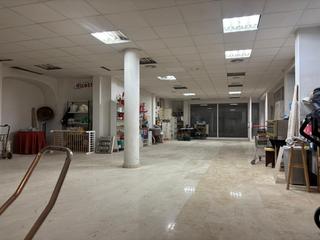 Local Comercial en El Raval - Portes Encarnades