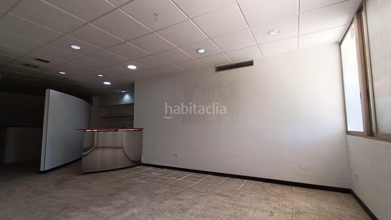 Foto 460c09b1-4230-4b3a-8f19-986a6058e832. Alquiler local comercial amplio local comercial en elche ideal para centro estético o deportivo en Elche / Elx