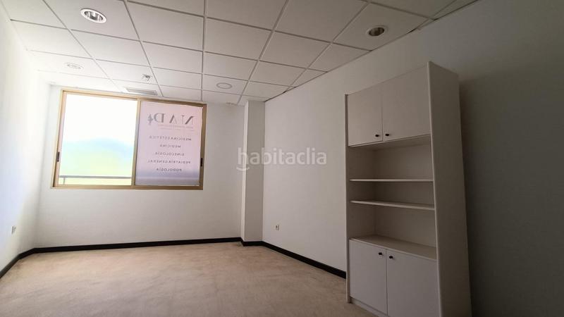 Foto 7a714ab7-c31d-46dc-b184-a5874fce07c7. Alquiler local comercial amplio local comercial en elche ideal para centro estético o deportivo en Elche / Elx