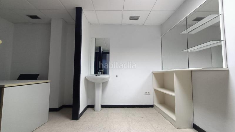 Foto 89be6481-c0fb-4495-a194-70c86a318635. Alquiler local comercial amplio local comercial en elche ideal para centro estético o deportivo en Elche / Elx