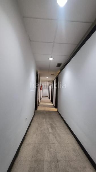 Foto d2b45989-d294-447a-9c9d-939d4a9b9027. Alquiler local comercial amplio local comercial en elche ideal para centro estético o deportivo en Elche / Elx