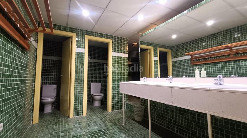 Foto e7cb65f5-b035-4d53-bb07-7f198e546db5. Alquiler local comercial amplio local comercial en elche ideal para centro estético o deportivo en Elche / Elx