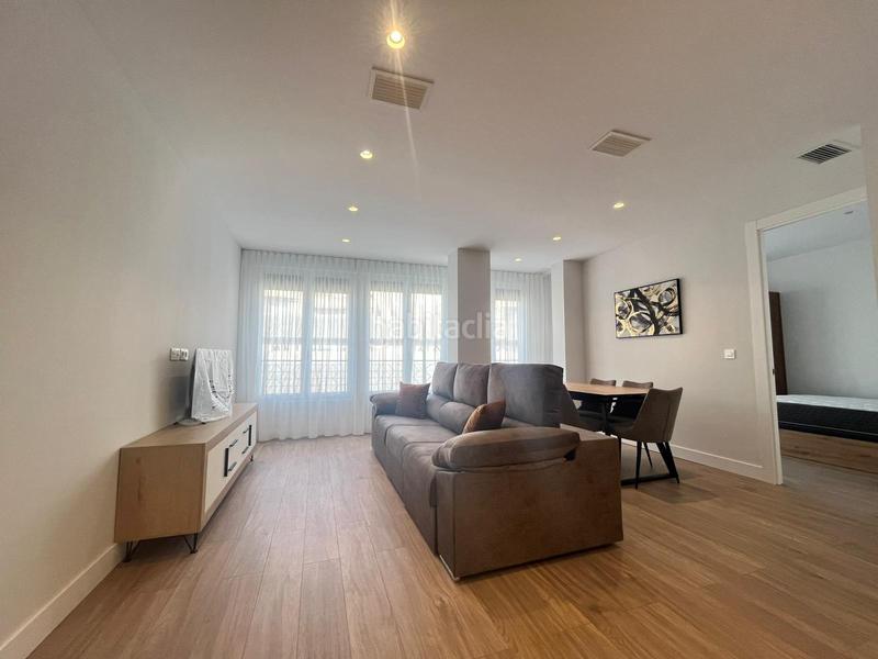 Foto c46398f4-b72e-4b83-a3e4-b0d5791ab90f. Rent flat in Centro Elche / Elx