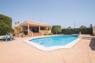 Chalet in Jubalcoi. Espectarcular campo con 3 construcciones