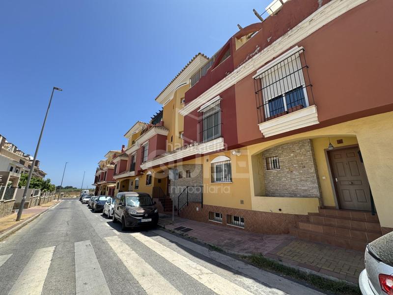 Foto 161b556b-246b-4ec3-ad9c-a1569deb565e. Casa a schiera con parcheggio in Churriana - El Pizarrillo - La Noria - Guadalsol Málaga