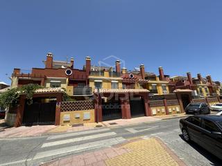Casa adossada  Calle decano manuel dominguez