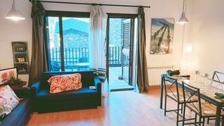 Piccolo appartamento in Avinguda hug roger iii, 19. Apartamento con terraza y vistas