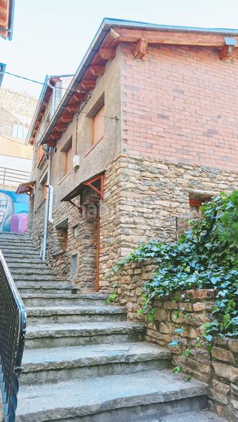 Foto 55eaf272-d1e1-4f6e-92e1-6352365eab51. Casa zona molt tranquil·la en Sort