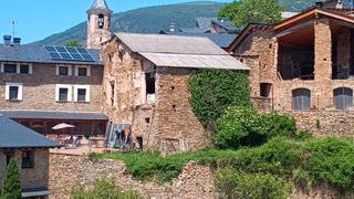 Casa  Carrer font estach. Cobert amb terreny gran