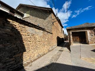 Maison à Carrer llessui torre 62. Gran pajar y casa a reformar en llessui