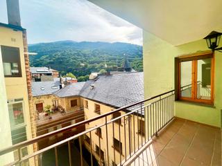 Pis a Avinguda dels comtes de pallars 41. Amplio piso reformado en el centro de sort