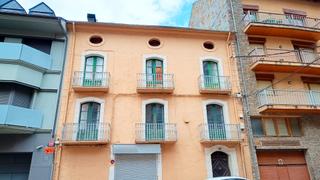 Maison à Carrer del dr. carles pol i aleu 23. Edifici amb apartaments i jardí privat