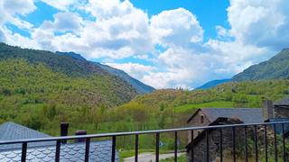 Casa a Vall de Cardós. Casa reformada assolellada i amb vistes
