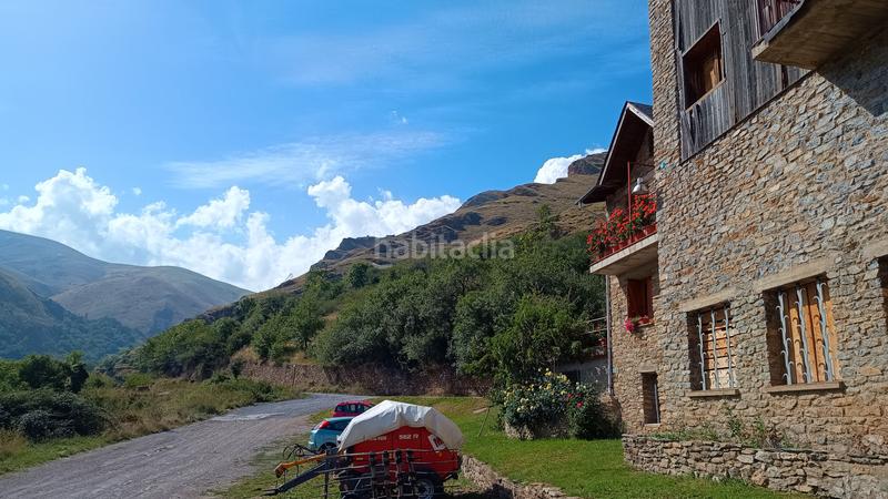 Foto 39d239c6-6ca1-4be6-85d4-c339a4e268f1. Masia amb xemeneia aparcament piscina a Sort