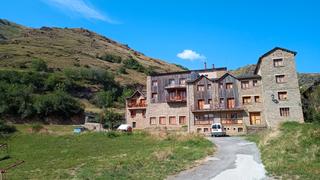 Casale in Carrer llessui poble 54. Hotel rural en venta a reformar
