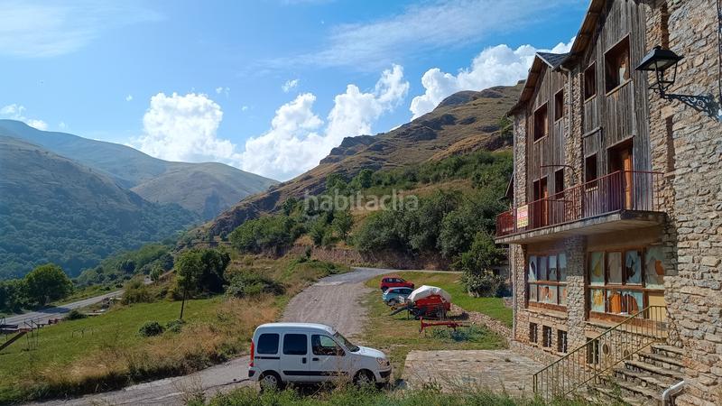 Foto 5de3665d-c6f7-40ab-bc0f-d7f07a051afb. Masia amb xemeneia aparcament piscina a Sort