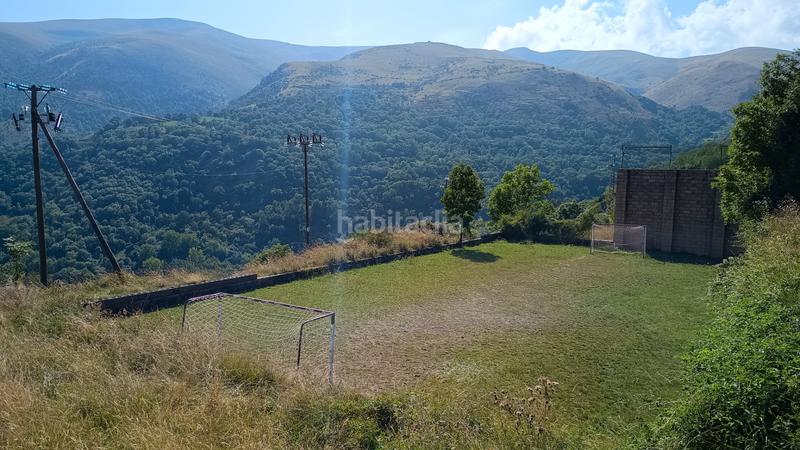 Foto a0d59d6c-4ef0-474b-80e7-fcc9c74e5afa. Masia amb xemeneia aparcament piscina a Sort