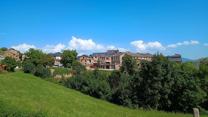 Foto b7e3287b-73a4-486b-97c2-7d8f0724b3fd. Masia amb xemeneia aparcament piscina a Sort