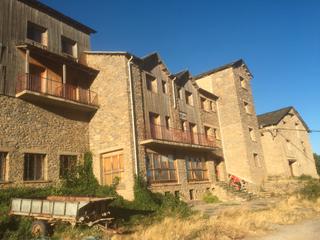 Mas  Carrer llessui poble 54. Hotel rural en  venta a reformar