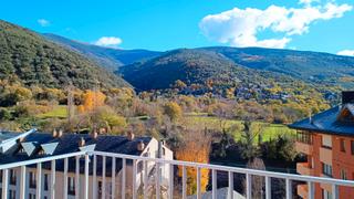 Ático en Sort. Ampli àtic de muntanya amb terrassa i vistes