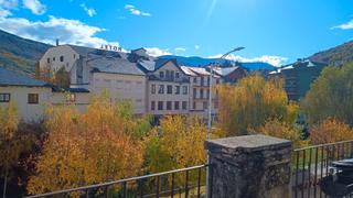 Haus  Avinguda dels comtes de pallars. 2 cases contigües al centre de sort