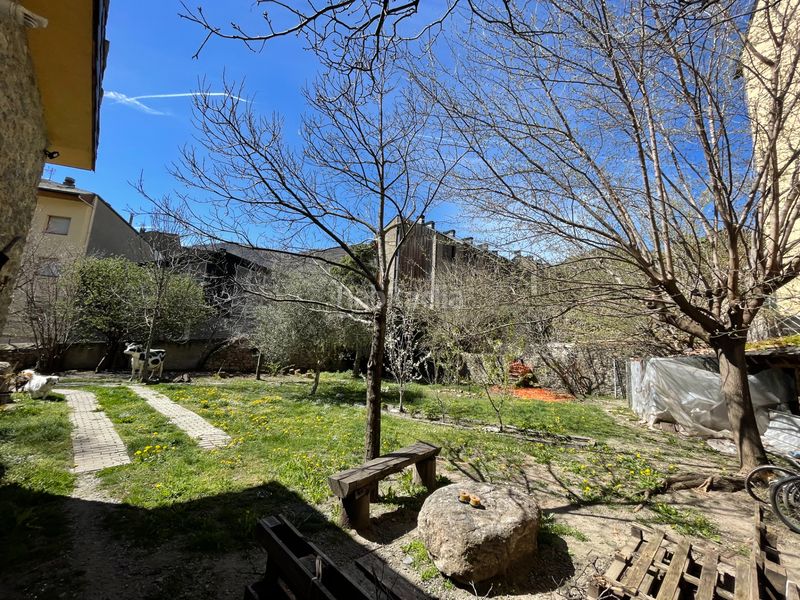 Foto c38ead6c-8489-45ea-8234-773f8bef3241. Terreny residencial a carrer de la constitució 8 a Sort