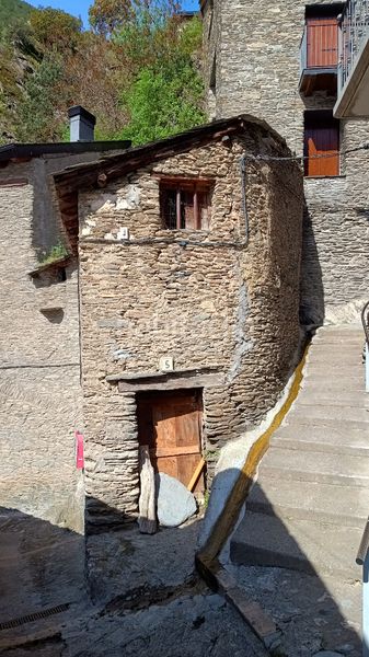 Foto e66108a0-1b37-4bd2-a040-b8f16ab5c697. Masia a Llavorsí