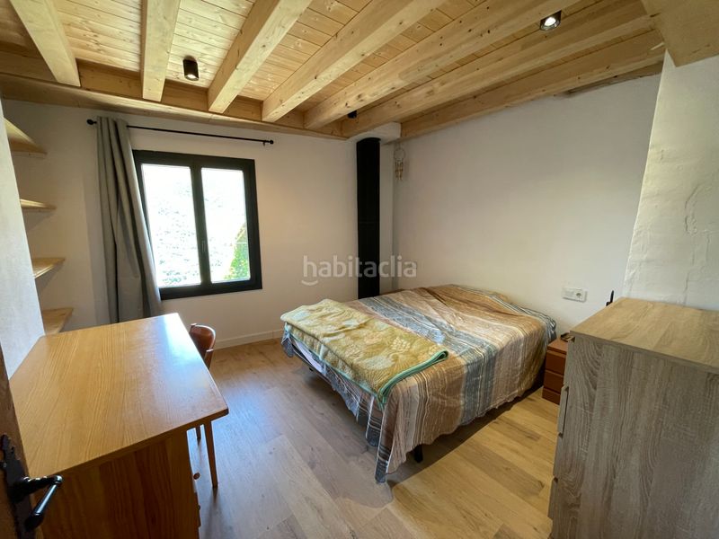 Foto 8ee44e89-7051-4dfb-b02a-600689fda10b. Casa a carrer llessui poble 130 a Sort