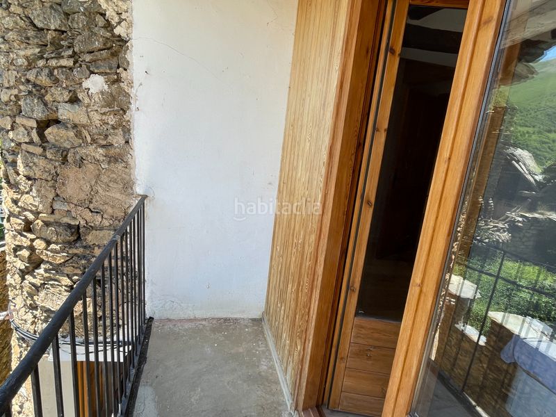 Foto b8405024-1a4c-43b8-abd1-d3448a3cf145. Casa a carrer llessui poble 130 a Sort