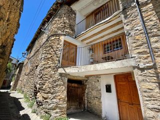 Casa  Carrer llessui poble 130. Casa rehabilitada a llessui