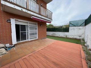 Pis  Passeig 1 d'octubre 8. Piso amplio con terraza y jardín